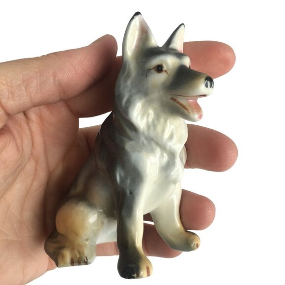 Vintage Dog Figurine Statue - Possibly German Shepherd or Siberian Husky - Picture 1 of 8